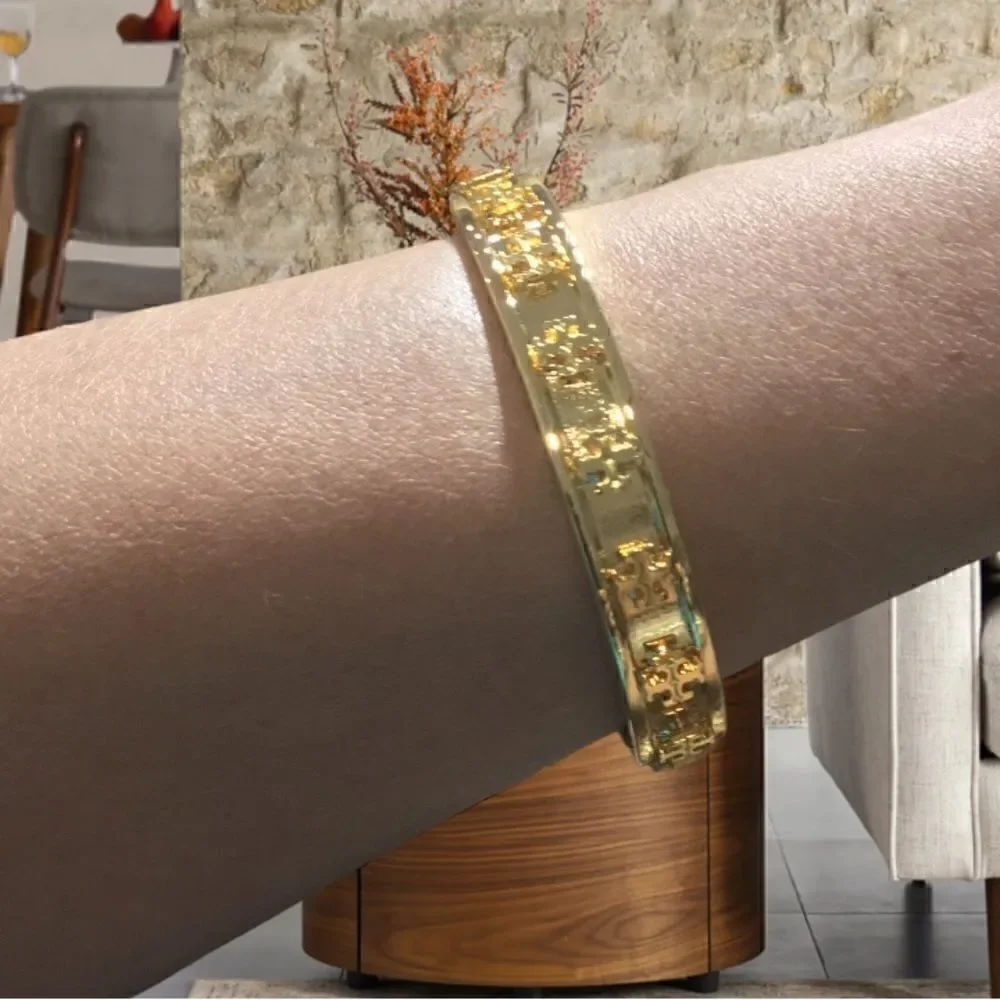TORY BURCH RAISE LOGO STUDDED 18k GOLD PLATED BRACELET